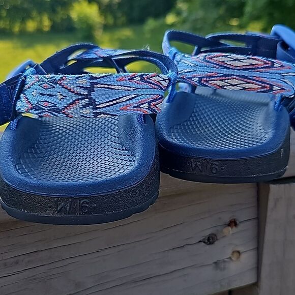 Chaco Z/X2 red white blue diamond geometric sandals size 6 - Picture 5 of 7